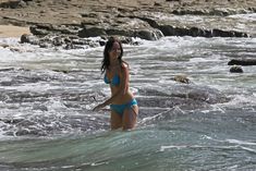 Дженнифер Лоуренс в голубом купальнике на Гавайях фото #4