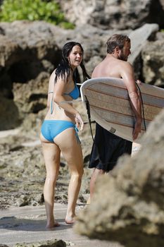 Дженнифер Лоуренс в голубом купальнике на Гавайях фото #21