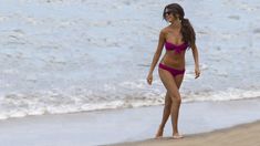 Горячая Селена Гомес в купальнике на пляже в Гавайях фото #30