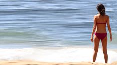 Горячая Селена Гомес в купальнике на пляже в Гавайях фото #33