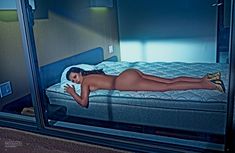 Полностью голая Ким Кардашьян в журнале Love фото #7