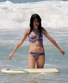 Соблазнительная Селена Гомес на пляже в Майами фото #9