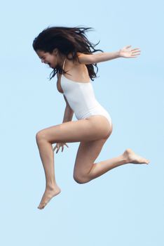 Возбуждающая Селена Гомес в мокром купальнике в Сен-Тропе фото #7