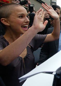 Натали Портман без бюстгальтера на премьере фильма «Звёздные Войны. Эпизод III: Месть Ситхов» фото #4
