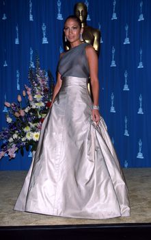 Дженнифер Лопес без лифчика на премии «Оскар» фото #8