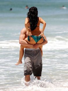 Красотка Ким Кардашьян отдыхает на пляже Пуэрто-Вальярта фото #11