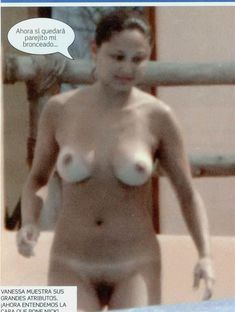 Полностью голая Ванесса Миннилло в Мексике фото #1