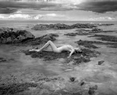 Полностью голая Джессика Харт в фотосессии Роба Перри фото #2