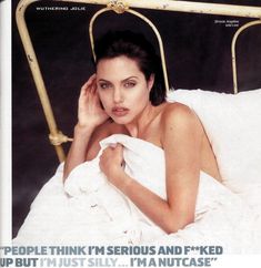 Анджелина Джоли без лифчика  в журнале Loaded фото #3