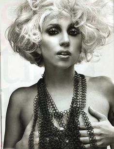 Леди Гага  оголила грудь в журнале Q фото #3