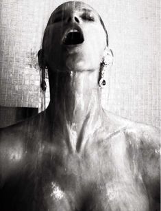 Обнаженная Жизель Бюндхен в журнале Vogue фото #1
