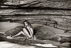 Стройная красотка Карли Клосс в фотосессии Рассела Джейма фото #2