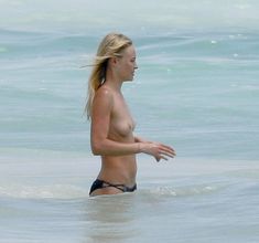 Кейт Босуорт топлесс на пляже в Мексике фото #9