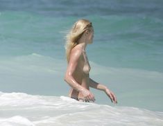 Кейт Босуорт топлесс на пляже в Мексике фото #10