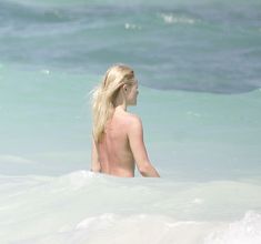 Кейт Босуорт топлесс на пляже в Мексике фото #12