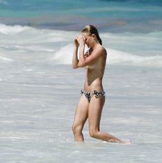Кейт Босуорт топлесс на пляже в Мексике фото #16