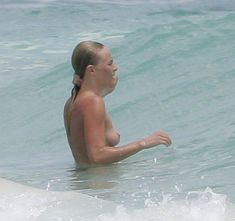 Кейт Босуорт топлесс на пляже в Мексике фото #25
