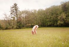 Полностью голая Эбби Ли Кершоу в фотосессии Кары Стрикер фото #13