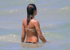 Сексапильная Джессика Альба в бикини на пляже в Мексике фото #5
