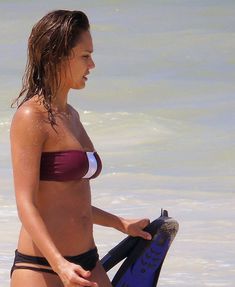 Сексапильная Джессика Альба в бикини на пляже в Мексике фото #7