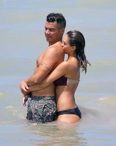 Сексапильная Джессика Альба в бикини на пляже в Мексике фото #9