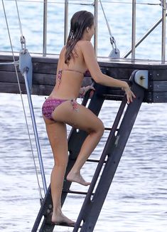 Мокрая Джессика Альба в бикини на острове Сен-Бартелеми фото #18