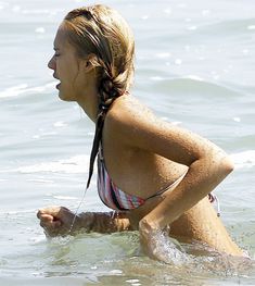Красивая и соблазнительная Джессика Альба отдыхает на пляже в Малибу фото #10
