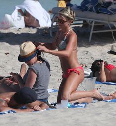 Джулианна Хаф на пляже в Майами фото #3