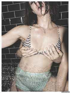 Азия Ардженто обнажила грудь в журнале Playboy фото #10