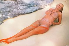 Абсолютно голая Анна Николь Смит  в журнале Playboy Hors-Serie N фото #81