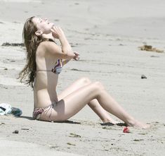 Аппетитное тело Мишы Бартон в бикини на пляже Малибу фото #1