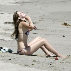 Аппетитное тело Мишы Бартон в бикини на пляже Малибу фото #9