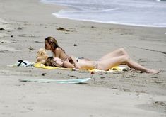Аппетитное тело Мишы Бартон в бикини на пляже Малибу фото #12