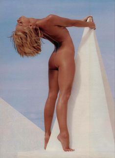 Совершенно голая Джейми Прессли позирует в журнале Playboy фото #7