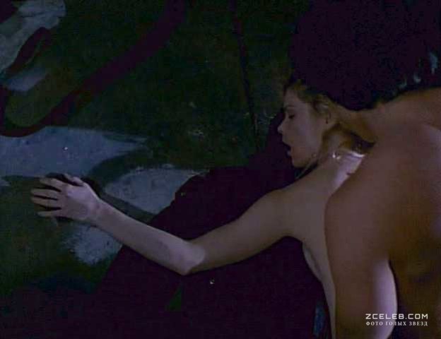 Голая Кейт Вернон в фильме "Опасное прикосновение", 1994.
