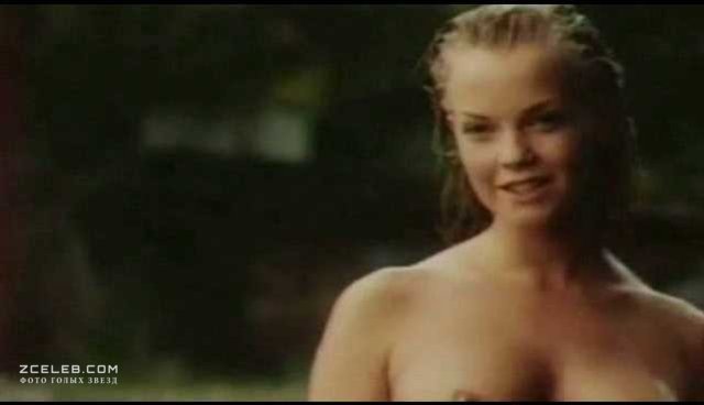 Лора Харрис снялась голой в фильме Best Wishes Mason Chadwick, 1995.