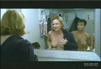 Голая Лорел Холломан в сериале "Секс в другом городе", 2004.