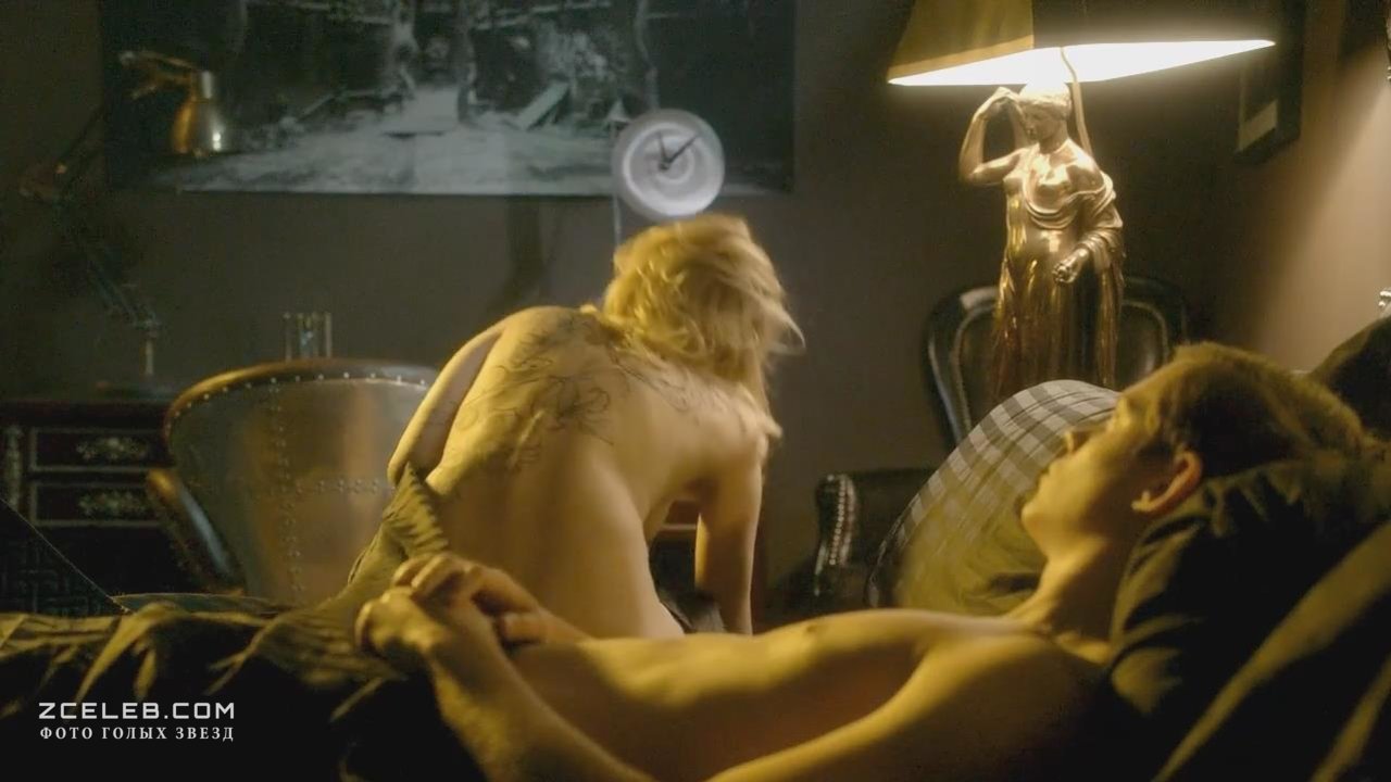 Голая Мадлен Брюэр в сериале "Хемлок Гроув", 2013.