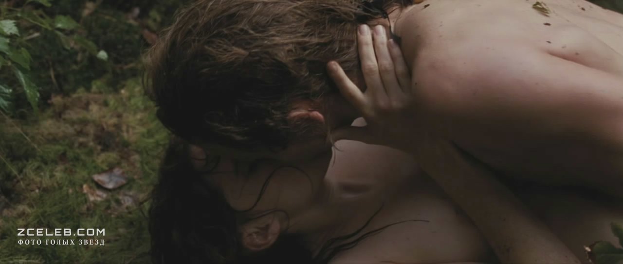 Мириам Штайн засветила сосок в фильме "Гёте!", 2010.
