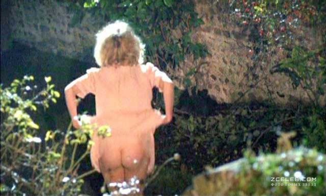Голая Эмили Ллойд в фильме "Хочу, чтобы ты был здесь", 1987.