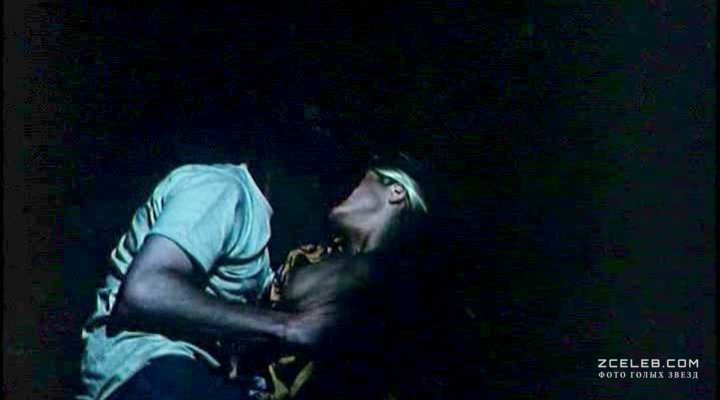 Голая Эрика Хоуп в фильме "Кровавый день рождения", 1981.