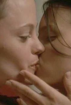 Лесбийский поцелуй с Анной Фэрис в фильме «Мэй», 2002