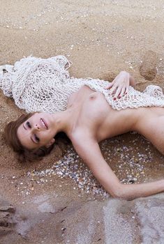 Любовь Толкалина обнажилась на пляже