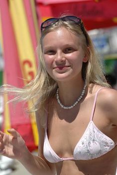 Елена Великанова в купальнике на фестивале «Кинотавр», 2009