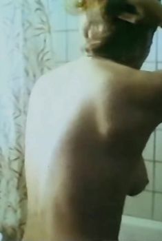 Ирина Алферова оголила грудь и попу в фильме «Высший класс», 1991