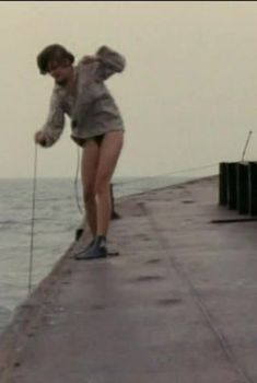 Полностью обнажённая Анна Молчанова в фильме «Дожди в океане», 1994