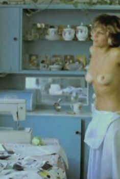 Красивая Наталья Негода оголила грудь и попу в фильме «Маленькая Вера», 1988