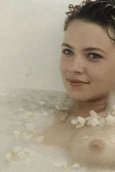 Анна Молчанова снялась голой в фильме «Мытарь», 1997