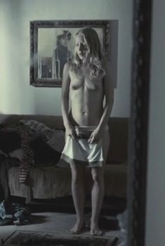 Юная Мария Шалаева показала голую грудь в фильме «Русалка», 2007