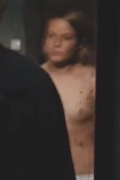Александра Тюфтей показала голую грудь в фильме «Муха», 2008